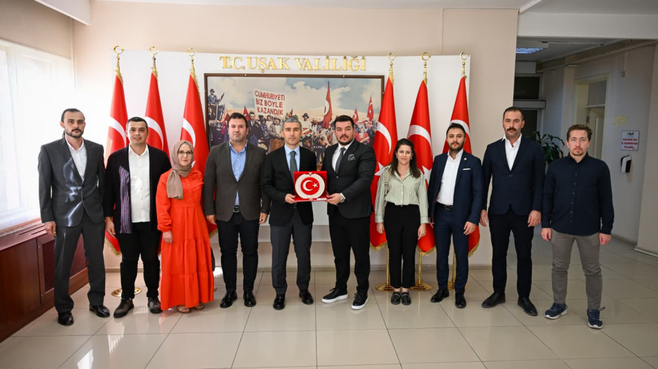 Genç Sağlık Sendikası Genel Başkan Yardımcılarından Uşak Valisine Ziyaret